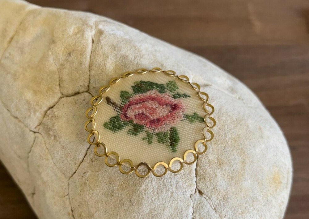 Vintage Gold Tone Metal Cross Stitch Floral Rose Brooch Pin Pendant 1 3/8"